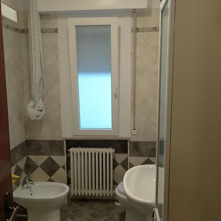Pensión Ampia Con Balcone Privato