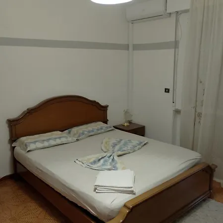 Pensión Ampia Con Balcone Privato