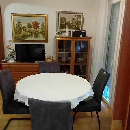 Pensión Ampia Con Balcone Privato