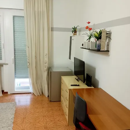 Pensión Ampia Con Balcone Privato